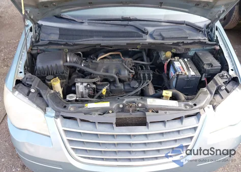 2010 Chrysler Town & Country Touring из США, поврежденный, VIN 2A4RR5D12AR305370